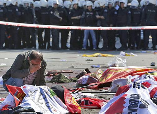Mourning the victims of the bombing of a peace march in Ankara