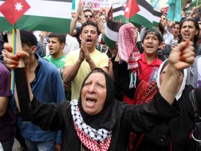 Protesters call for an end to Israeli occupation and apartheid