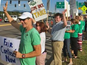 Teachers and community members call for negotiations in Burlington