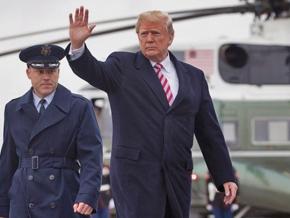 Donald Trump gets off Marine One
