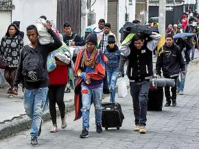 Venezuelan migrants making their way to Peru pass through Tulcán, Ecuador